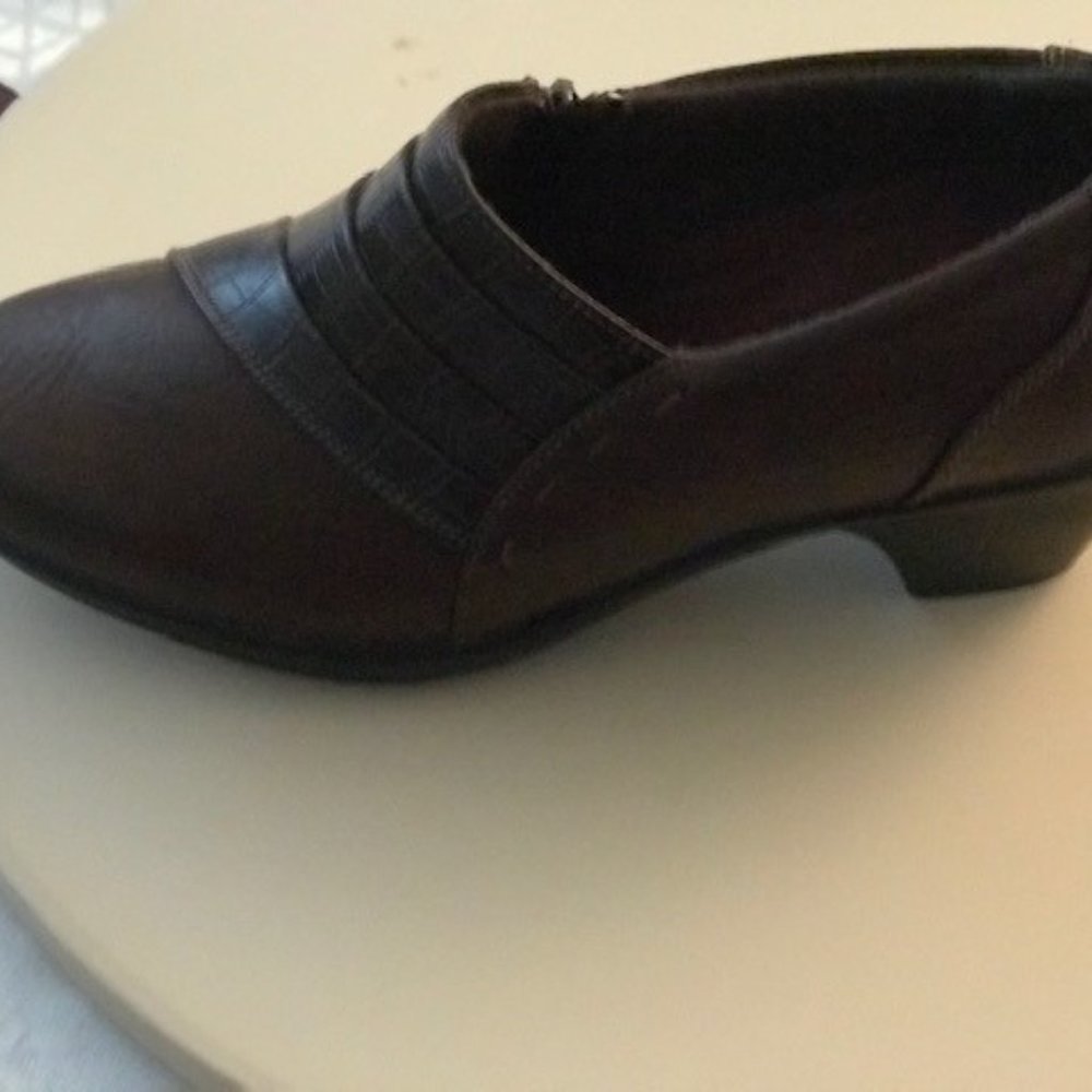 Easy Street Pleated Shooties Louisa - Picture 2 of 4